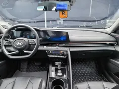 2023 Hyundai Elantra 1.5L CVT LUX Premium, белый — фото 12