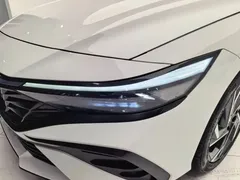 2023 Hyundai Elantra 1.5L CVT LUX Premium, белый — фото 14