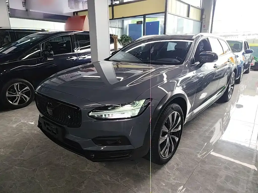 2021 Volvo V90 Cross Country B5 AWD