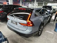 2021 Volvo V90 Cross Country B5 AWD — фото 5