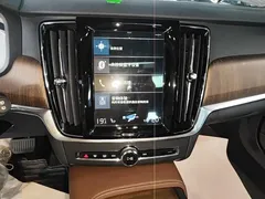 2021 Volvo V90 Cross Country B5 AWD — фото 9