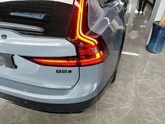 2021 Volvo V90 Cross Country B5 AWD — фото 24