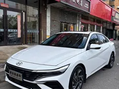 2023 Hyundai Elantra 1.5L CVT LUX Premium, белый — фото 1