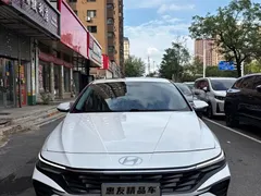 2023 Hyundai Elantra 1.5L CVT LUX Premium, белый — фото 2