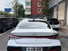 2023 Hyundai Elantra 1.5L CVT LUX Premium, белый — фото 5