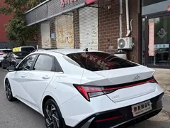 2023 Hyundai Elantra 1.5L CVT LUX Premium, белый — фото 6