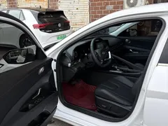 2023 Hyundai Elantra 1.5L CVT LUX Premium, белый — фото 7