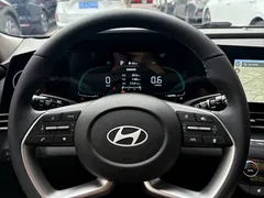 2023 Hyundai Elantra 1.5L CVT LUX Premium, белый — фото 12