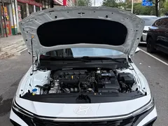 2023 Hyundai Elantra 1.5L CVT LUX Premium, белый — фото 16