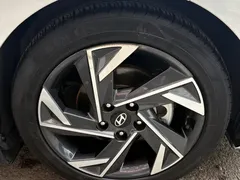 2023 Hyundai Elantra 1.5L CVT LUX Premium, белый — фото 18