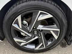 2023 Hyundai Elantra 1.5L CVT LUX Premium, белый — фото 19