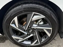 2023 Hyundai Elantra 1.5L CVT LUX Premium, белый — фото 20