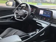 2022 Hyundai Elantra 1.5L CVT LUX Premium, синий — фото 10