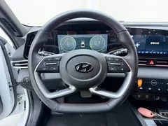 2022 Hyundai Elantra 1.5L CVT 20th Anniversary, белый — фото 11