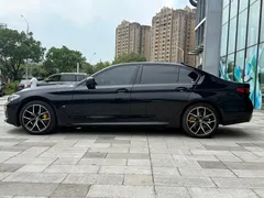 2022 BMW 5 Series 5 530Li M, чёрный — фото 10
