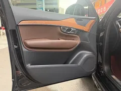 2022 Volvo XC90 7-seat, чёрный — фото 7