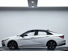 2022 Hyundai Elantra 1.5L CVT LUX Premium, белый — фото 5