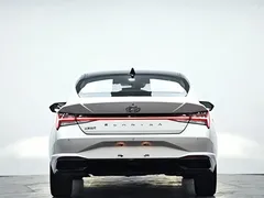 2022 Hyundai Elantra 1.5L CVT LUX Premium, белый — фото 7