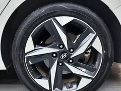 2022 Hyundai Elantra 1.5L CVT LUX Premium, белый — фото 14