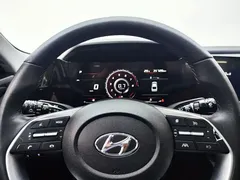 2022 Hyundai Elantra 1.5L CVT LUX Premium, белый — фото 18