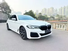 2022 BMW 5 Series 5 530i M, белый — фото 3