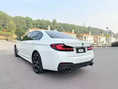 2022 BMW 5 Series 5 530i M, белый — фото 4