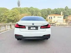 2022 BMW 5 Series 5 530i M, белый — фото 5