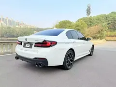 2022 BMW 5 Series 5 530i M, белый — фото 6