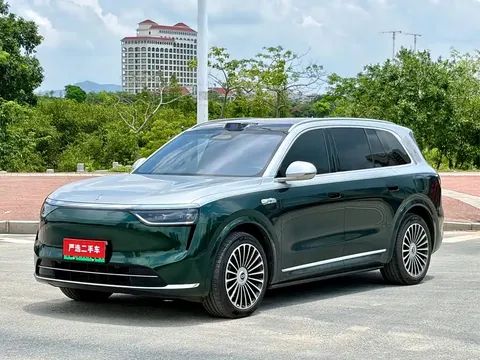 2025 Aito M8 53.4kWh 5 192