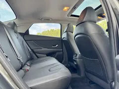 2023 Hyundai Elantra 1.5L CVT LUX Premium — фото 16