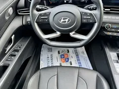 2023 Hyundai Elantra 1.5L CVT LUX Premium — фото 18