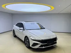 2023 Hyundai Elantra 1.5L CVT LUX Premium, белый — фото 3