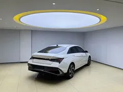 2023 Hyundai Elantra 1.5L CVT LUX Premium, белый — фото 6