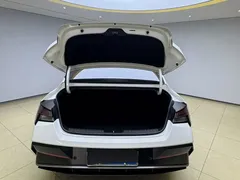 2023 Hyundai Elantra 1.5L CVT LUX Premium, белый — фото 7