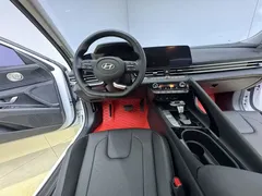 2023 Hyundai Elantra 1.5L CVT LUX Premium, белый — фото 13