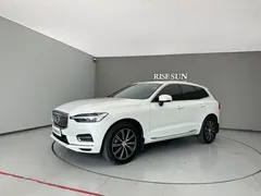 2021 Volvo XC60 4WD Luxury, белый — фото 1