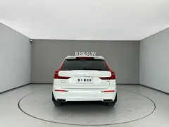 2021 Volvo XC60 4WD Luxury, белый — фото 8