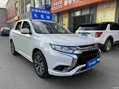 2021 Mitsubishi Outlander 2.0L 2WD 5, белый — фото 3