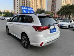 2021 Mitsubishi Outlander 2.0L 2WD 5, белый — фото 5