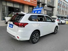 2021 Mitsubishi Outlander 2.0L 2WD 5, белый — фото 6