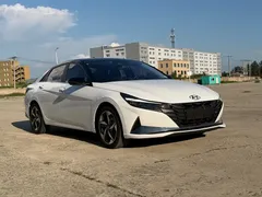 2022 Hyundai Elantra 1.5L CVT LUX Premium, белый — фото 3