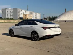 2022 Hyundai Elantra 1.5L CVT LUX Premium, белый — фото 4