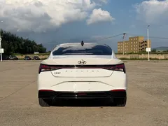 2022 Hyundai Elantra 1.5L CVT LUX Premium, белый — фото 5