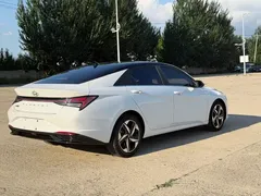 2022 Hyundai Elantra 1.5L CVT LUX Premium, белый — фото 6