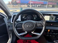 2022 Hyundai Elantra 1.5L CVT LUX Premium, белый — фото 9