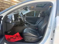 2022 Hyundai Elantra 1.5L CVT LUX Premium, белый — фото 12
