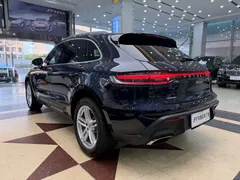 2023 Porsche Macan 2.0T, синий — фото 31