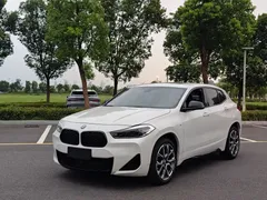2022 BMW X2 M, белый — фото 1