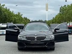2022 BMW 5 Series 5 530Li M, чёрный — фото 16