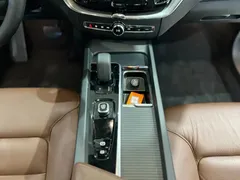 2022 Volvo XC60 4WD Zhiyi Luxury — фото 12
